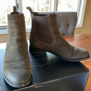 Duchess short boots, beautiful shade and very comfortable!